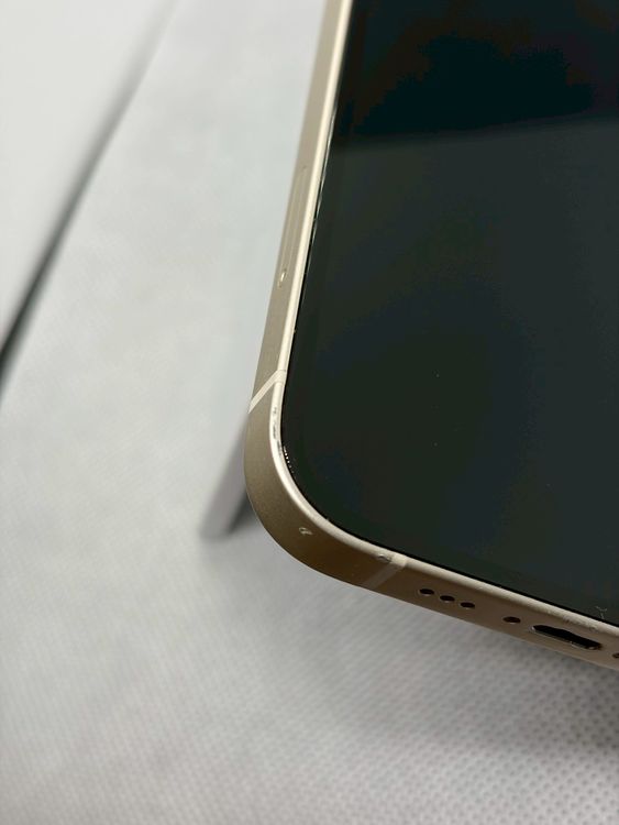 ���Хåƥ꡼83% SIM�ե꡼ iPhone14 128GB �������饤��