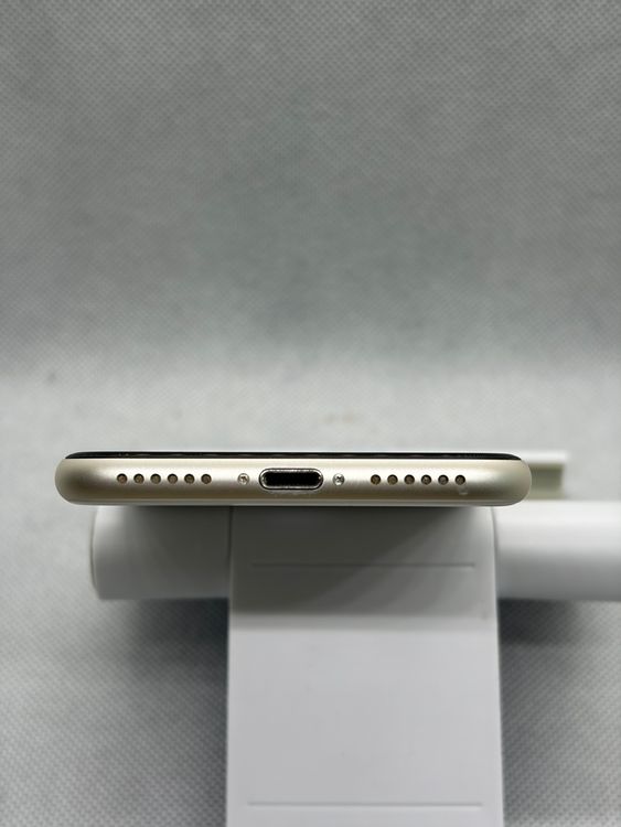 ���Хåƥ꡼100% SIM�ե꡼ iPhoneSE ��3���� 64GB �������饤��