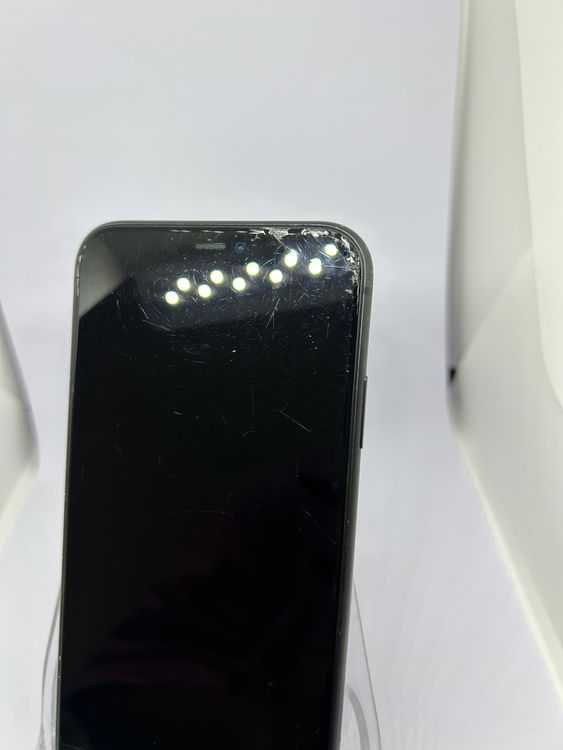 ��SIM�ե꡼ iPhone11  128GB �֥�å� �Хåƥ꡼84%