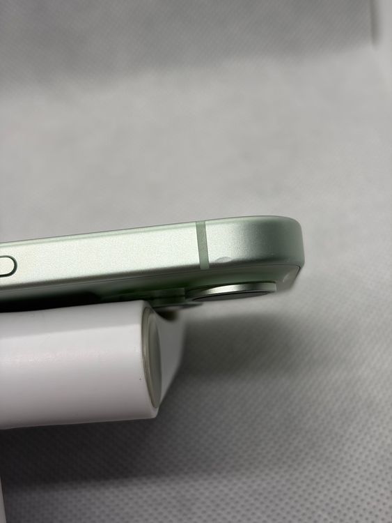 ���Хåƥ꡼88% SIM�ե꡼ iPhone15 128GB ���꡼��