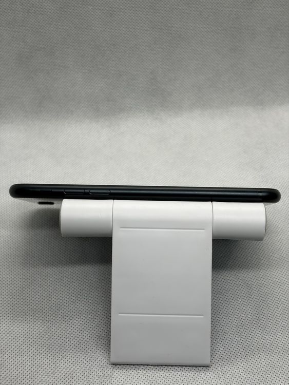 ��Ķ���� �Хåƥ꡼89% SIM�ե꡼ iPhoneSE ��3���� 256GB �ߥåɥʥ���