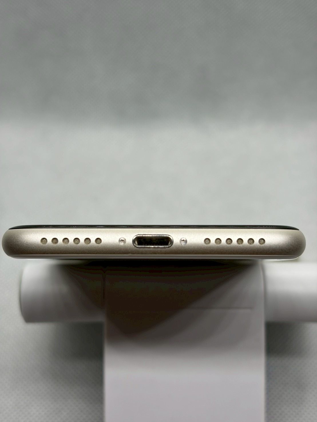 iPhone SE3 64GBスターライトSIMフリー バッテリー83% ムスビー｜○バッテリー83% SIMフリー iPhoneSE 第3世代 64GB スター