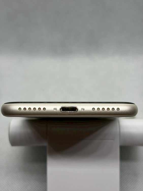 ���Хåƥ꡼83% SIM�ե꡼ iPhoneSE ��3���� 64GB �������饤��
