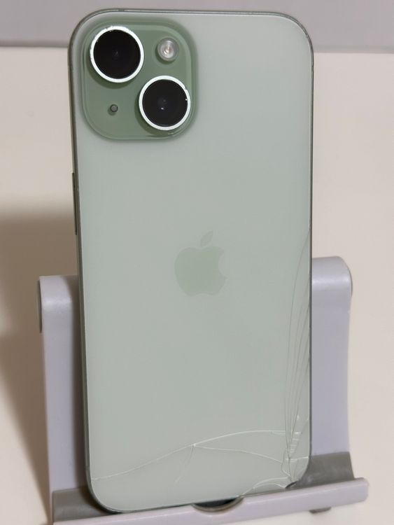 ���Хåƥ꡼83% SIM�ե꡼ iPhone15 128GB ���꡼��