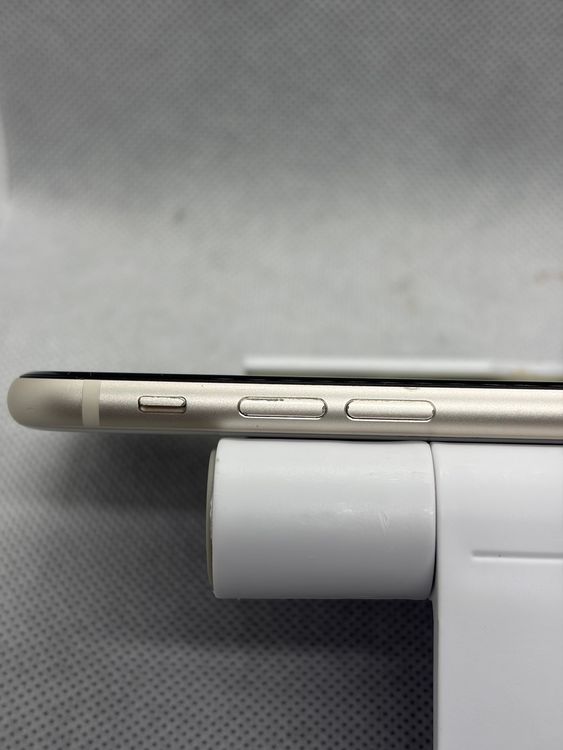 ���ϥԥͥ��ͥå� SIM�ե꡼ iPhoneSE ��3���� 64GB �������饤��