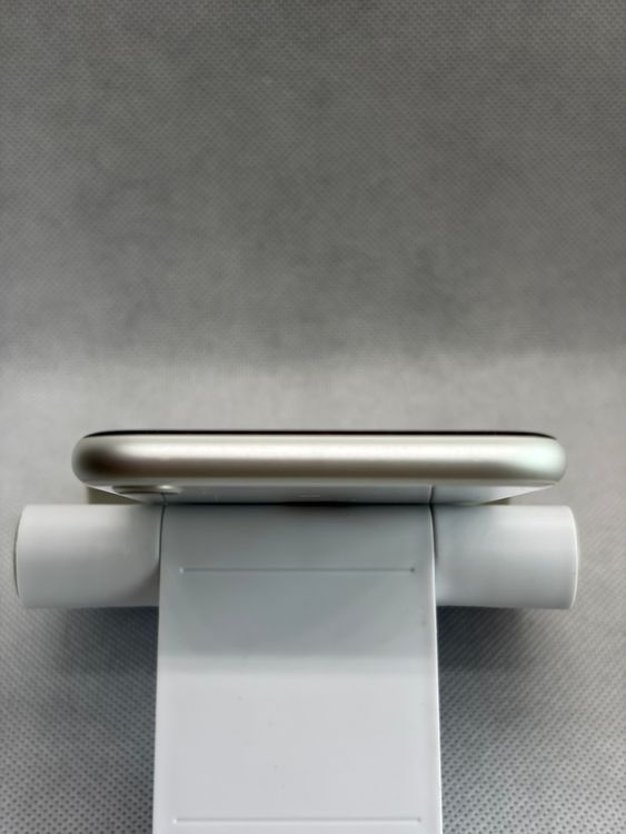 ���Хåƥ꡼82% SIM�ե꡼ iPhoneSE ��2���� 64GB �ۥ磻��