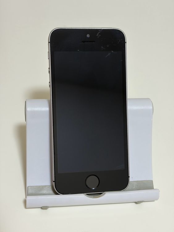 ���Хåƥ꡼89% SIM�ե꡼ iPhoneSE 64GB ���졼