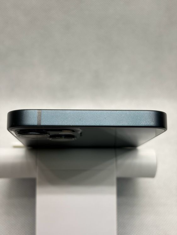 ���Хåƥ꡼84% ���� SIM�ե꡼ iPhone13 128GB �ߥåɥʥ���