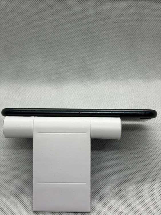 ��SIM�ե꡼ iPhoneSE ��3���� 128GB �ߥåɥʥ��� �Хåƥ꡼81%