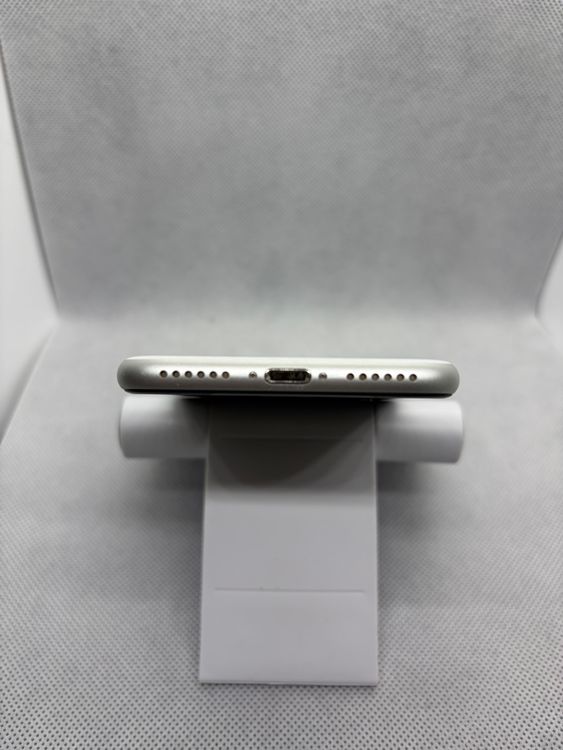 ���Хåƥ꡼93% SIM�ե꡼ iPhoneSE ��2���� 128GB �ۥ磻��