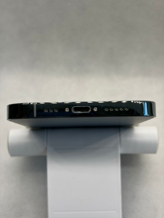 ���Хåƥ꡼84% SIM�ե꡼ iPhone12Pro 256GB �ѥ��ե��å��֥롼