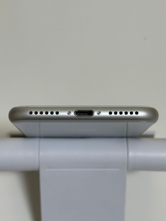 ��SIM�ե꡼ iPhone8 64GB ����С�