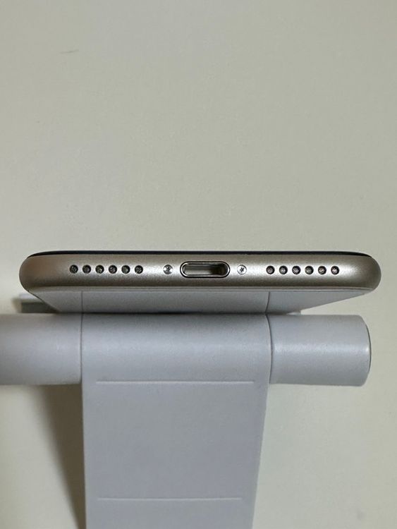 ������ �Хåƥ꡼98% SIM�ե꡼ iPhoneSE ��3���� 128GB �������饤��