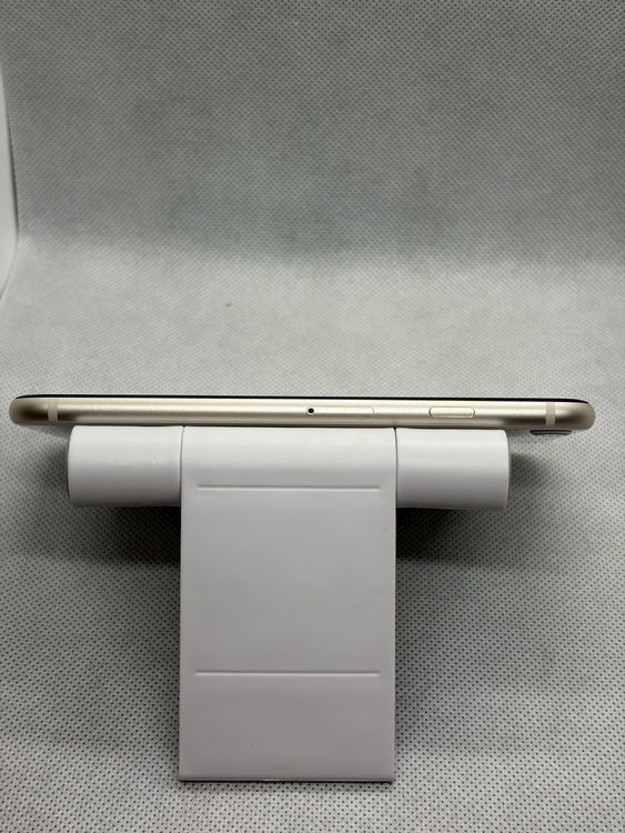 ��SIM�ե꡼ iPhoneSE ��3���� 64GB �������饤��
