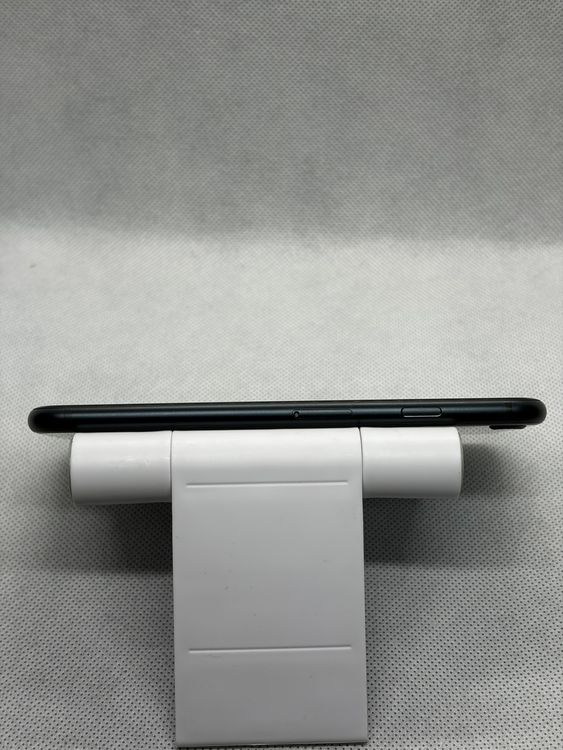 ���Хåƥ꡼85% ���� SIM�ե꡼ iPhoneSE ��3���� 64GB �ߥåɥʥ���