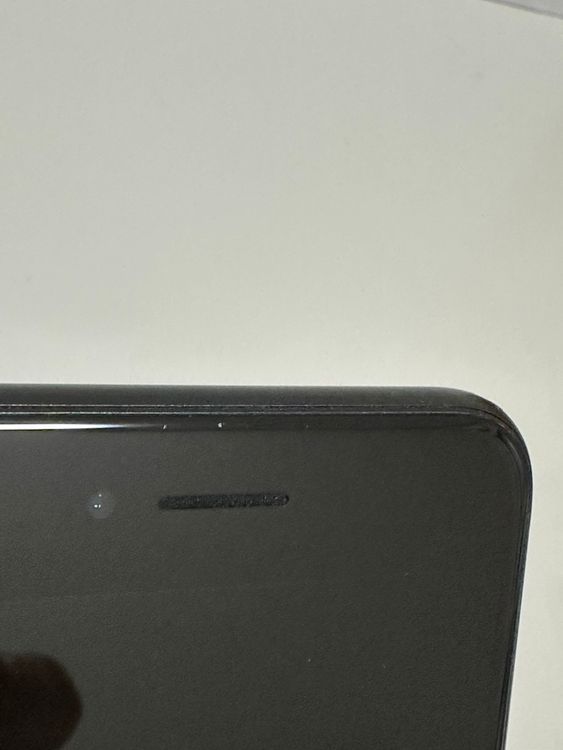 ���Хåƥ꡼82% SIM�ե꡼ iPhoneSE ��2���� 128GB �֥�å�