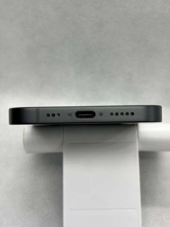 ���Хåƥ꡼100% ����Ʊ�� SIM�ե꡼ iPhone16e 128GB �֥�å�