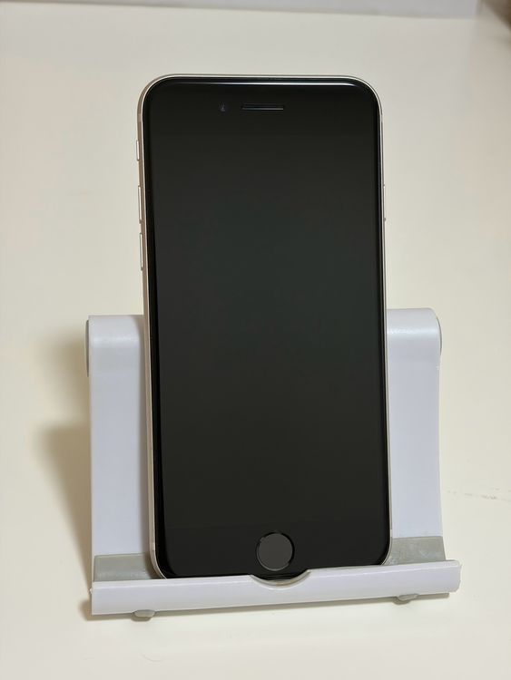 ��SIM�ե꡼ iPhoneSE ��3���� 64GB �������饤��