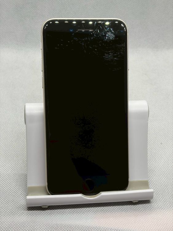 ���Хåƥ꡼82% SIM�ե꡼ iPhoneSE ��3���� 64GB �������饤��