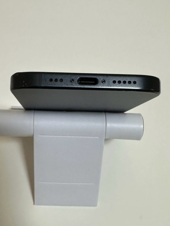 ���Хåƥ꡼82% SIM�ե꡼ iPhone15 128GB �֥�å�