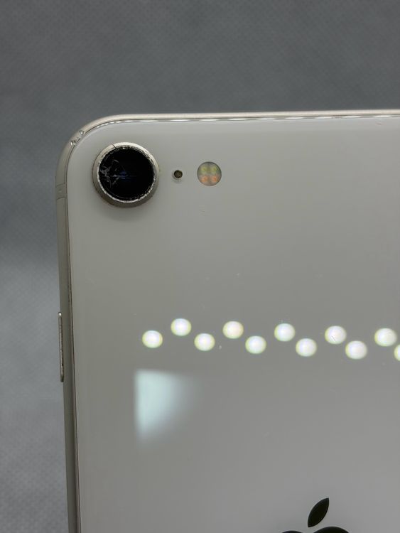 ���Хåƥ꡼91% SIM�ե꡼ iPhoneSE ��3���� 64GB �������饤��