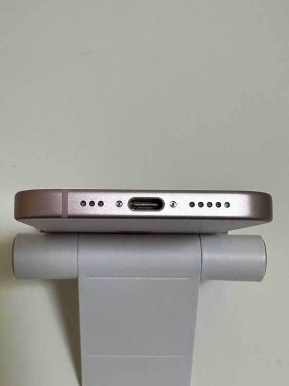 ���Хåƥ꡼85% SIM�ե꡼ iPhone15 128GB �ԥ�