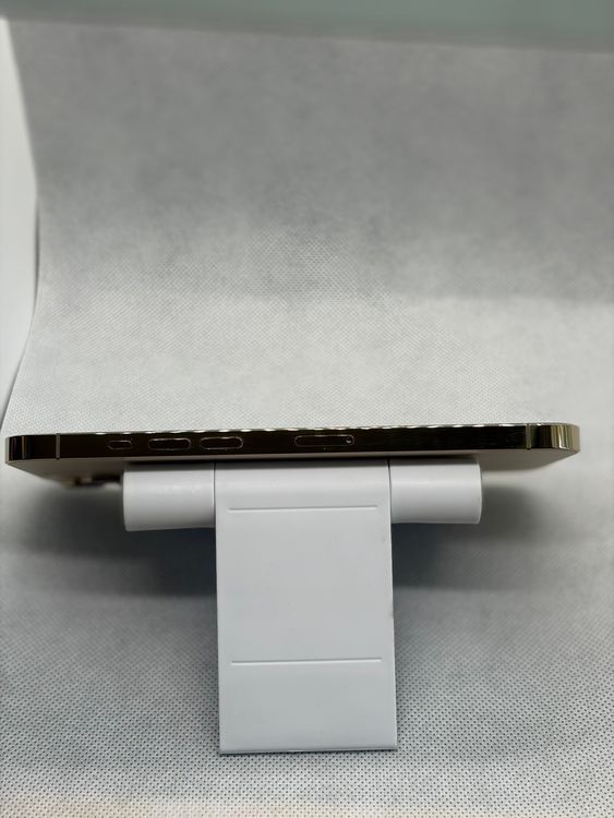 ���Хåƥ꡼81% SIM�ե꡼ iPhone12ProMax 128GB �������