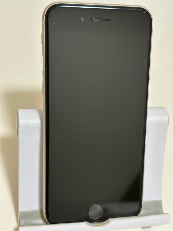 ���Хåƥ꡼83% SIM�ե꡼ iPhoneSE ��3���� 128GB �������饤��