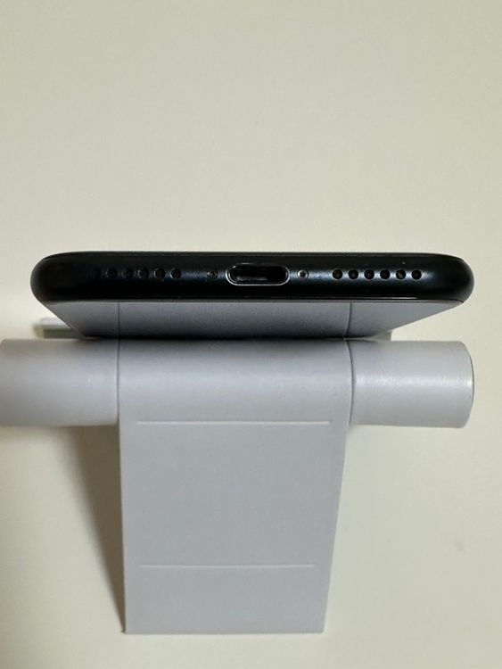 ��Ķ���� SIM�ե꡼ iPhoneSE ��3���� 128GB �ߥåɥʥ���