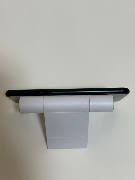 ������ SIM�ե꡼ iPhoneSE ��3���� 128GB �ߥåɥʥ���
