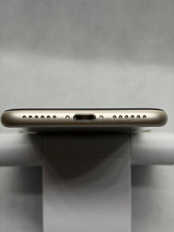 ���Хåƥ꡼86% Ķ���� SIM�ե꡼ iPhoneSE ��3���� 64GB �������饤��