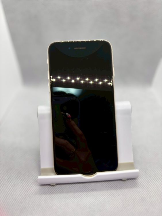 ���ϥԥͥ��ͥå� SIM�ե꡼ iPhoneSE ��3���� 64GB �������饤�� �Хåƥ꡼85%