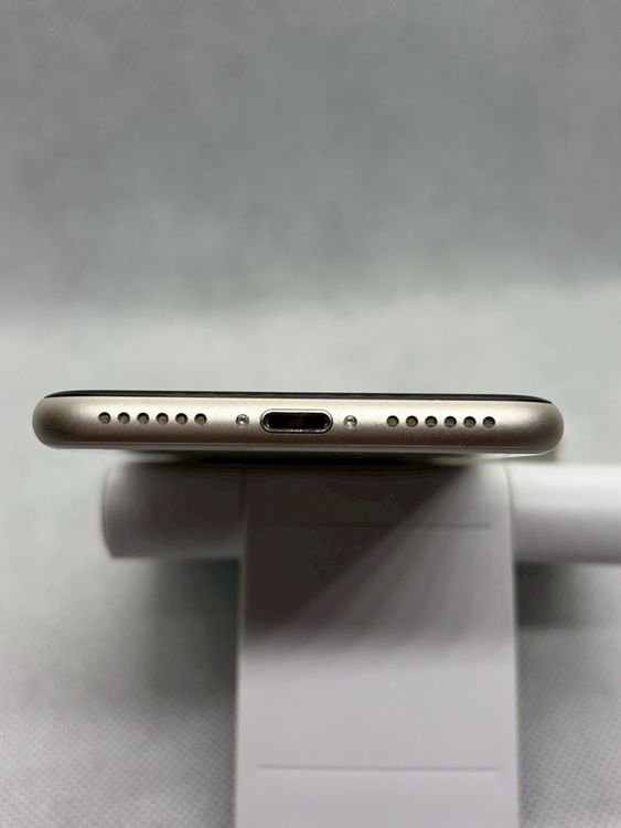 ������ SIM�ե꡼ iPhoneSE ��3���� 64GB �������饤�� �Хåƥ꡼83%