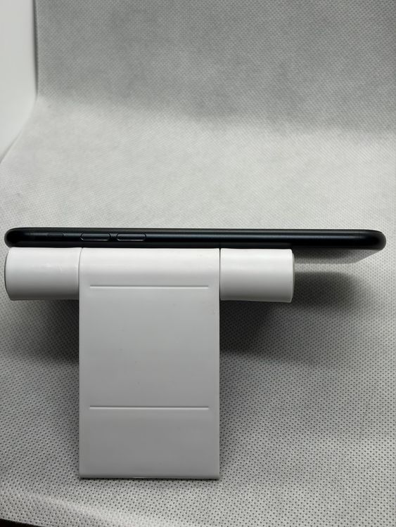 ���Хåƥ꡼88% ����Ʊ�� SIM�ե꡼ iPhoneSE ��3���� 64GB �ߥåɥʥ���