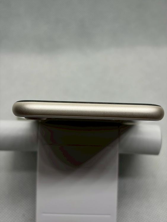 ���Хåƥ꡼86% ���� SIM�ե꡼ iPhoneSE ��3���� 64GB �������饤��