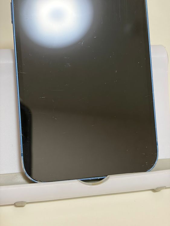 ���Хåƥ꡼86% SIM�ե꡼ iPhone13 128GB �֥롼