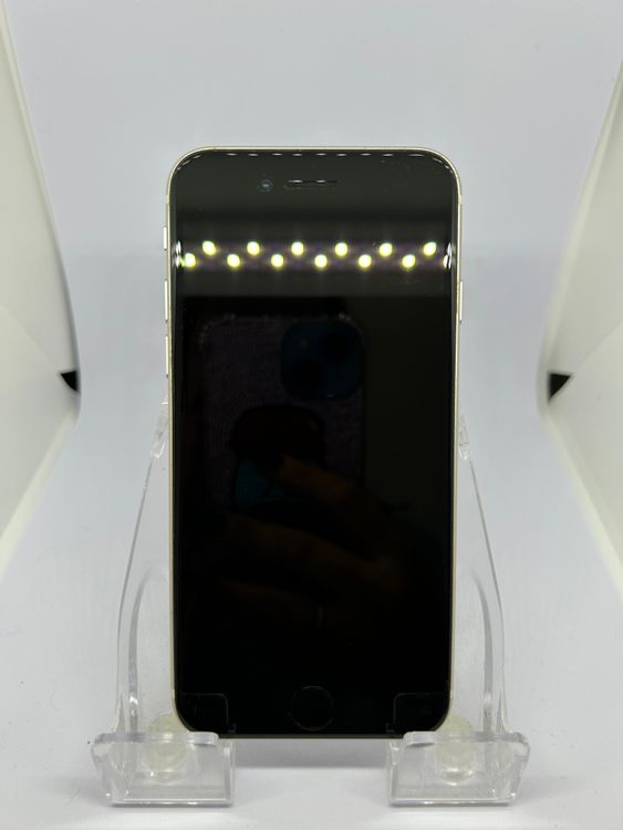 ��SIM�ե꡼ iPhoneSE��3����  128GB �������饤�� �Хåƥ꡼82%