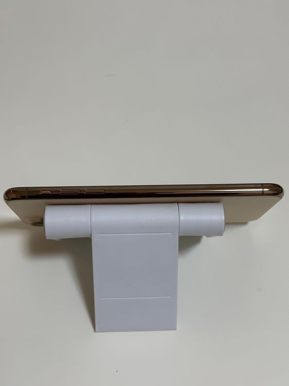 ���Хåƥ꡼82% SIM�ե꡼ iPhone11ProMax 64GB �������