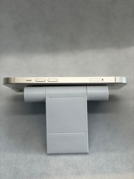 ���Хåƥ꡼85% Ķ���� SIM�ե꡼ iPhone14 128GB �������饤��