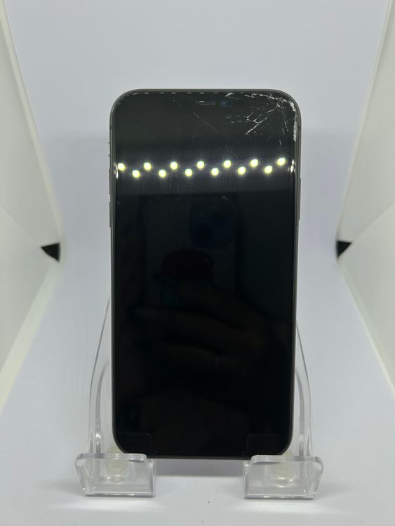 ��SIM�ե꡼ iPhone11  64GB �֥�å� �Хåƥ꡼72%
