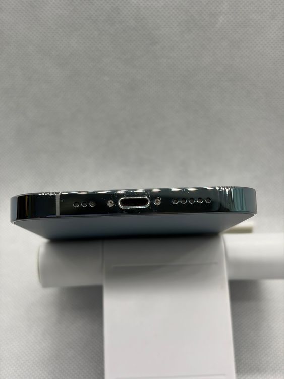 ���Хåƥ꡼87% SIM�ե꡼ iPhone12Pro 256GB �֥롼