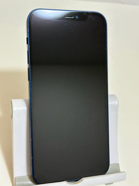 ���Хåƥ꡼85% SIM�ե꡼ iPhone12 64GB �֥롼