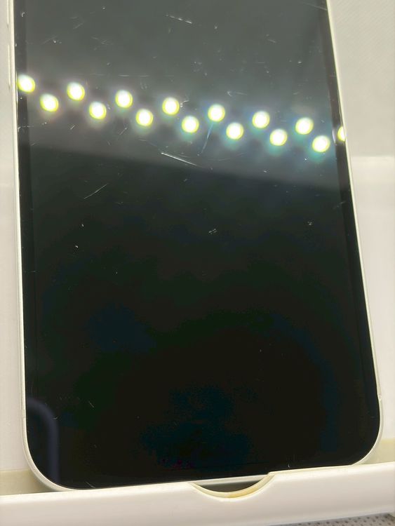 ���Хåƥ꡼90% SIM�ե꡼ iPhone16e 128GB �ۥ磻��
