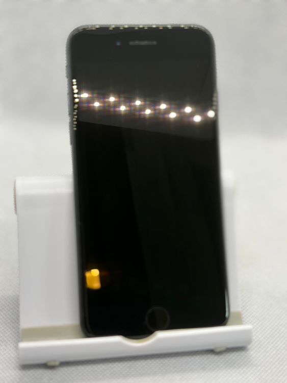 ��SIM�ե꡼ iPhoneSE ��3���� 128GB �ߥåɥʥ��� �Хåƥ꡼83%