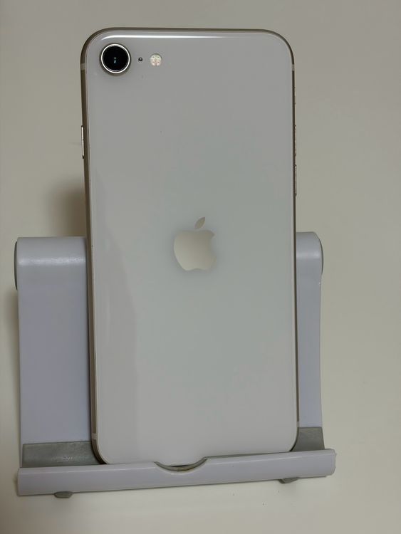 ���Хåƥ꡼85% SIM�ե꡼ iPhoneSE ��3���� 64GB �������饤��