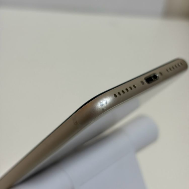��SIM�ե꡼ iPhoneSE ��3���� 128GB �������饤��