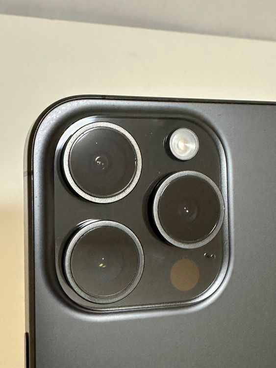 ���Хåƥ꡼80% SIM�ե꡼ iPhone15Pro 1TB �֥�å������˥���