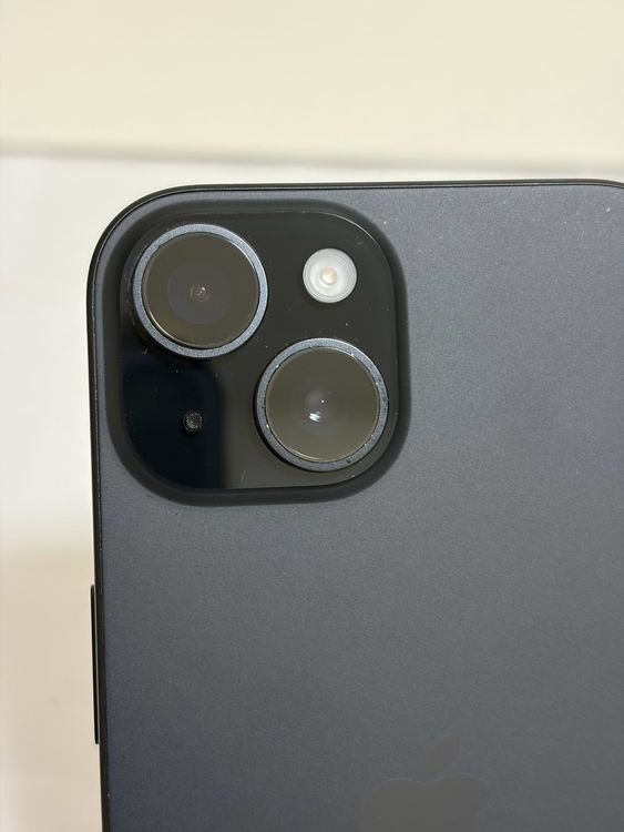 ���Хåƥ꡼84% SIM�ե꡼ iPhone15 128GB �֥�å�