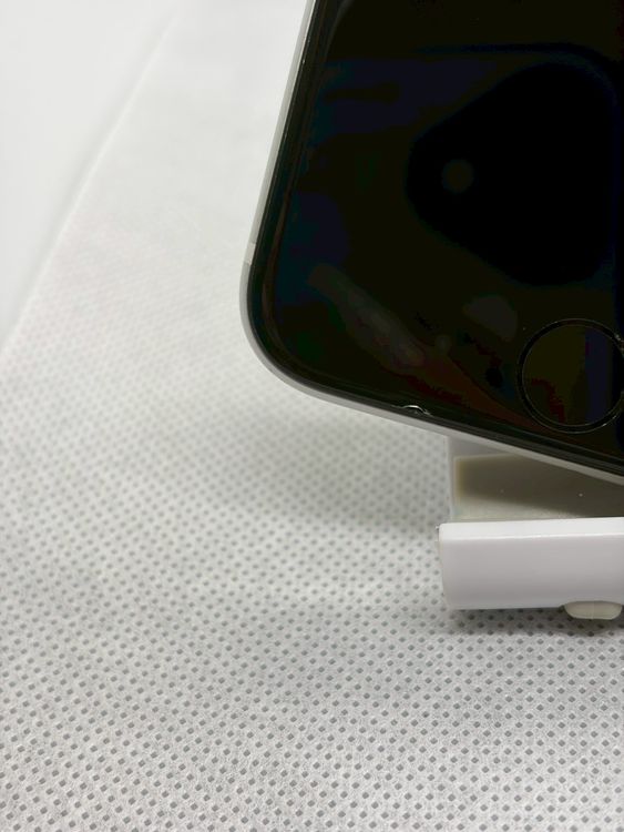 ���Хåƥ꡼84% SIM�ե꡼ iPhoneSE ��2���� 64GB �ۥ磻��