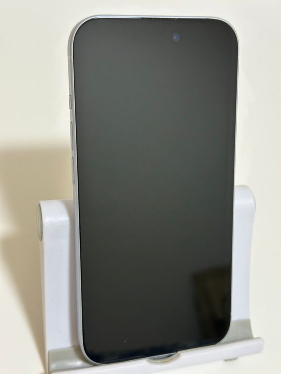 ���Хåƥ꡼82% SIM�ե꡼ iPhone15 128GB �֥롼